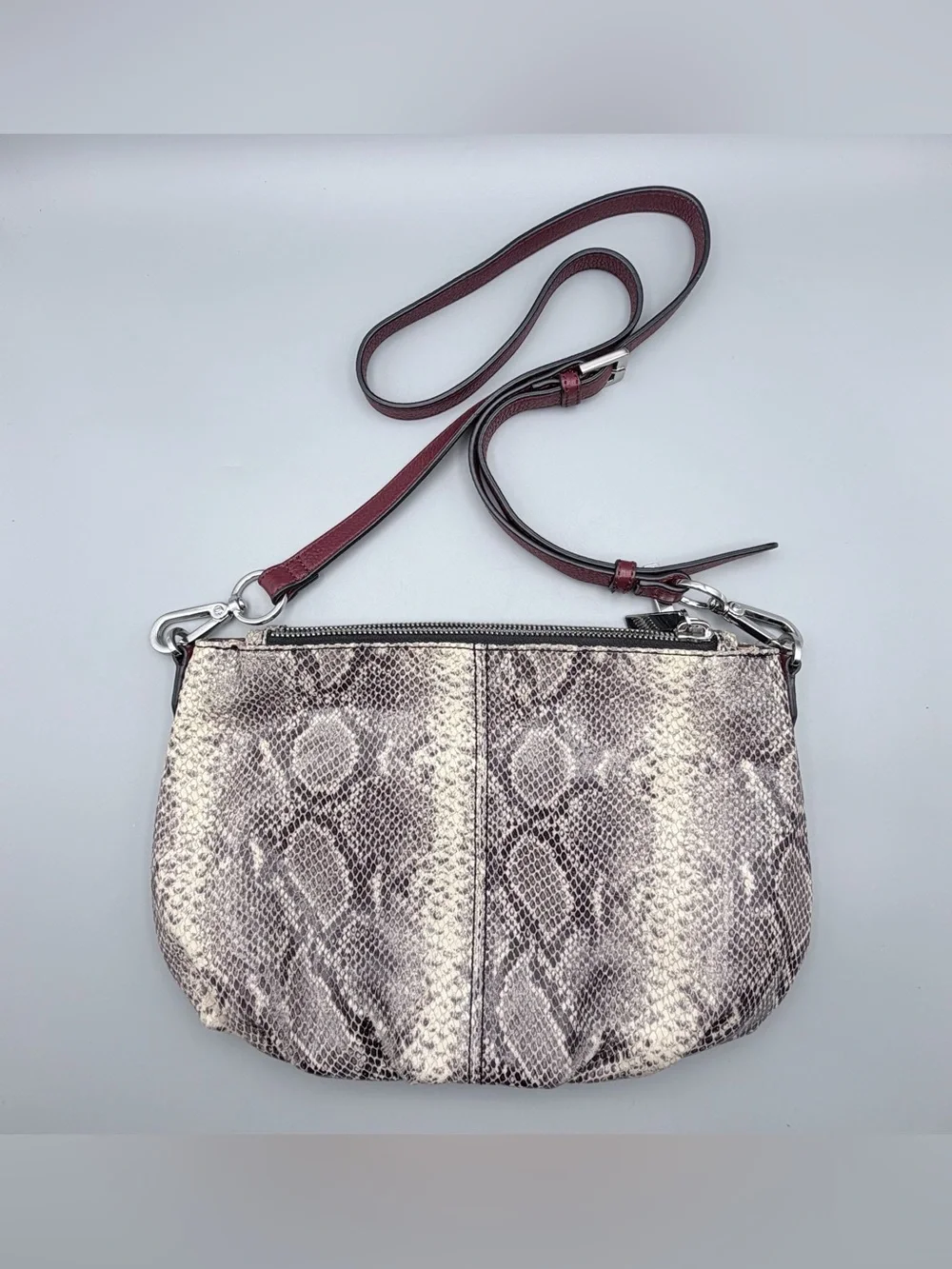G.I.L.I. Genuine Leather Pleated Double Zip Crossbody Purse
